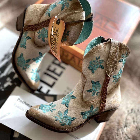 Corral Rose Embroidery Ankle Western Boots - Picture 5 of 13
